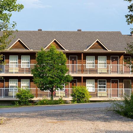 Auberge Royal Papineau Notre-Dame-de-la-Salette Exteriér fotografie