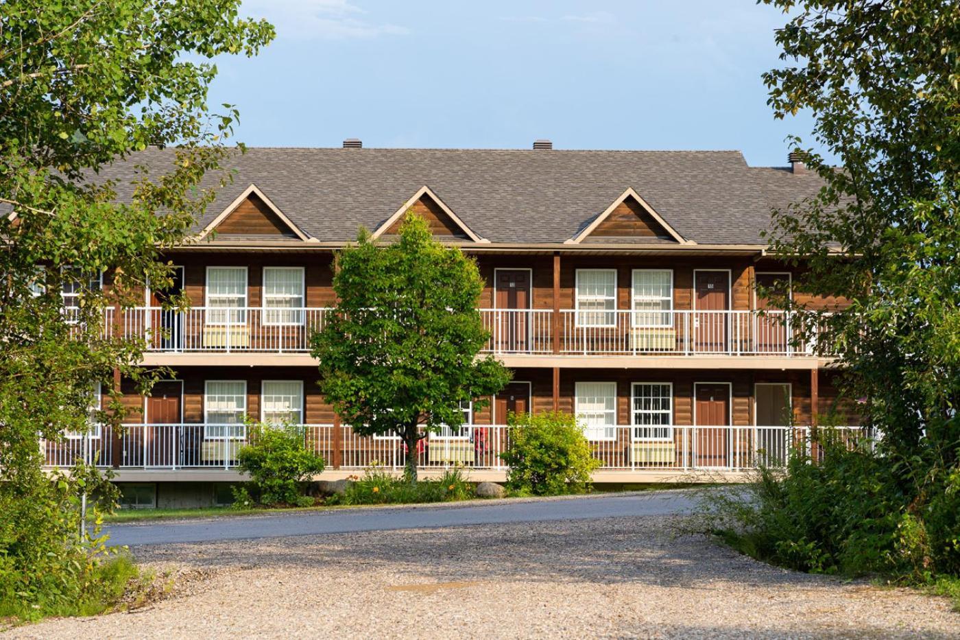 Auberge Royal Papineau Notre-Dame-de-la-Salette Exteriér fotografie